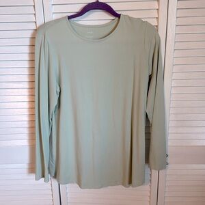 J Jill pure Jill long sleeve shirttail tee light green